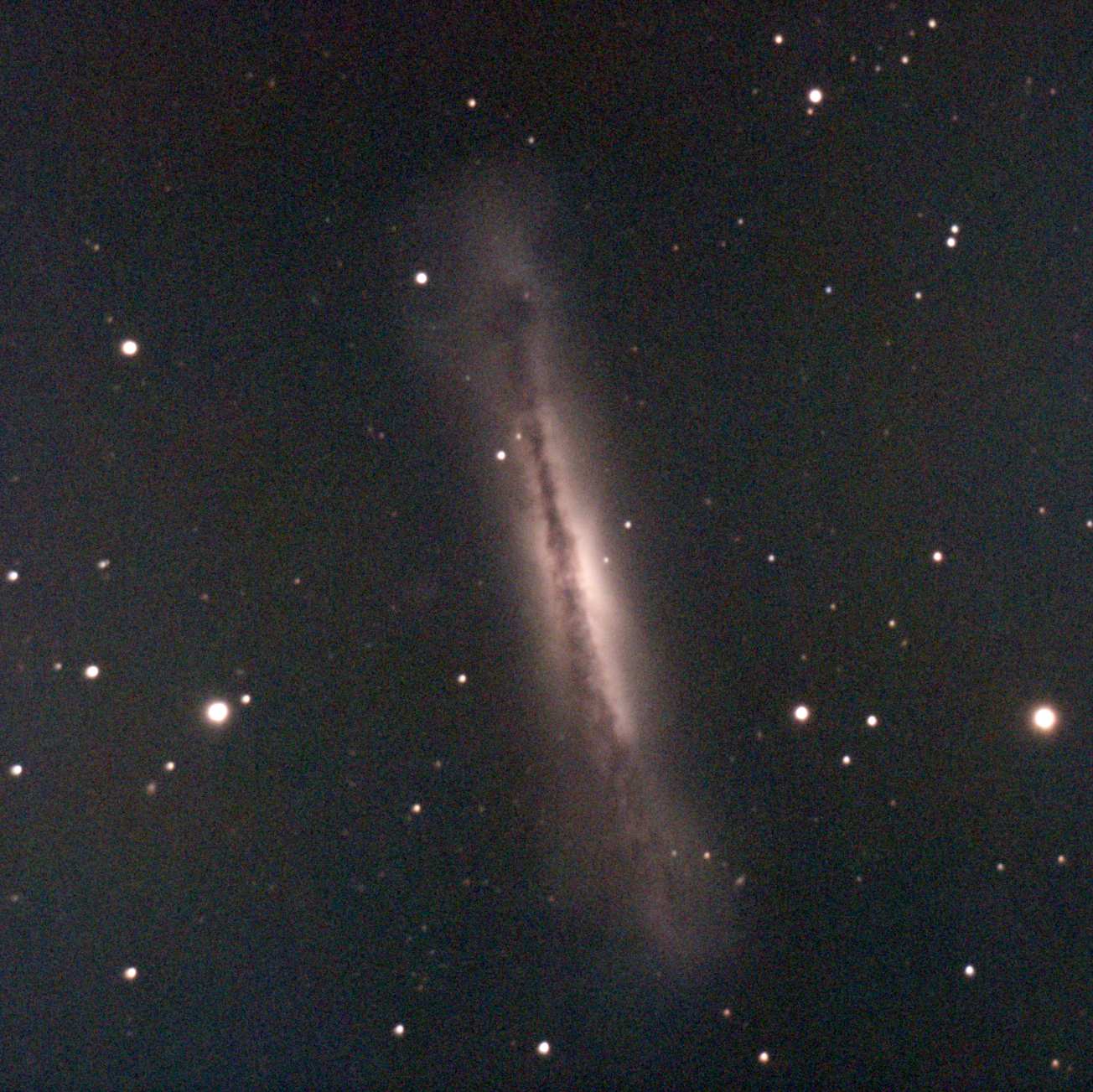 NGC3628，汉堡星系（Hamburger Galaxy），是一个位于狮子座的无棒螺旋星系，著名的狮子座三重星系之一，距离地球约3500万光年。RGB Bin2 10s * 902，共计2.5小时曝光