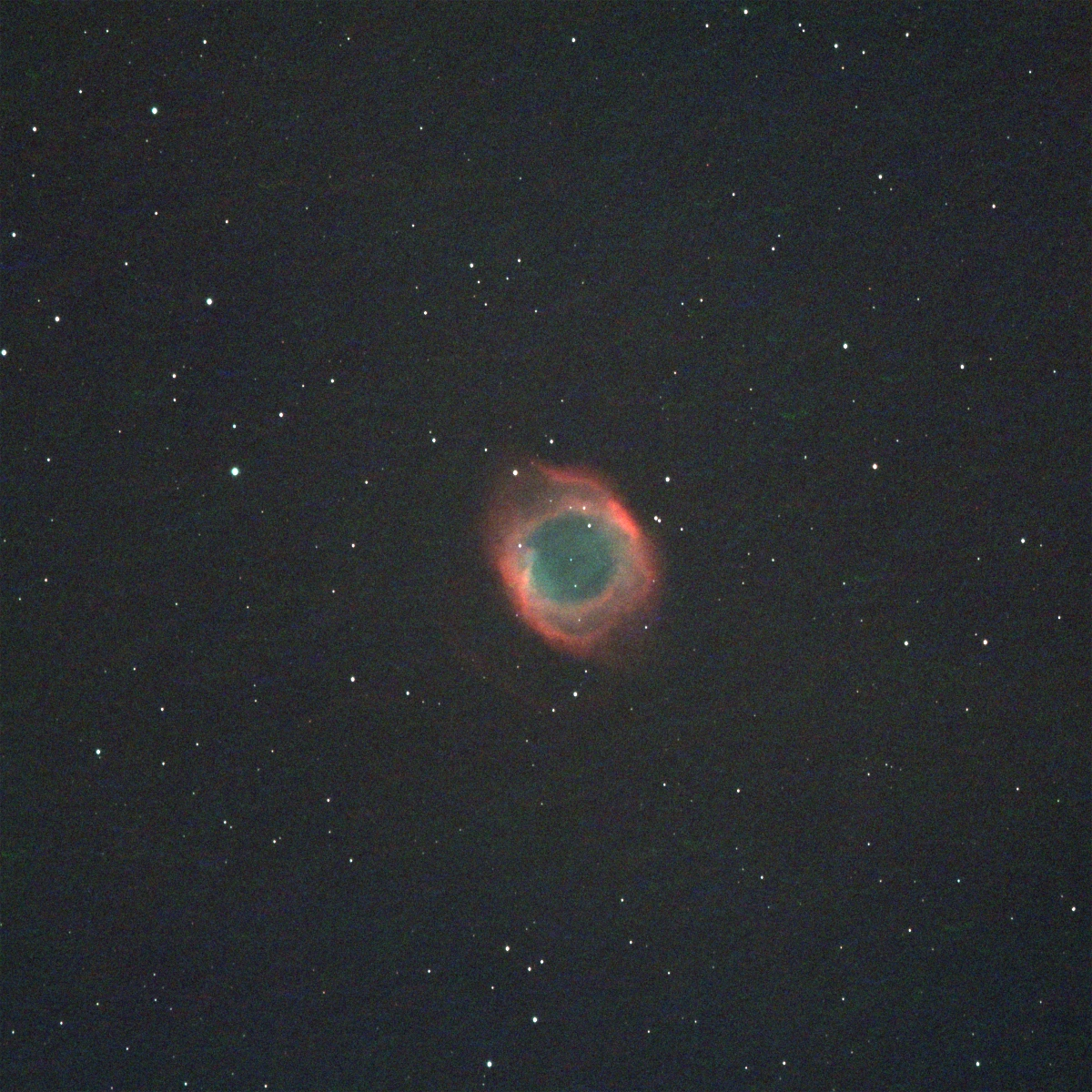 NGC 7293 螺旋星云，是一个位于宝瓶座的行星状星云。HaOIII双通道滤镜，单张30s~120s若干，共计3.6小时曝光