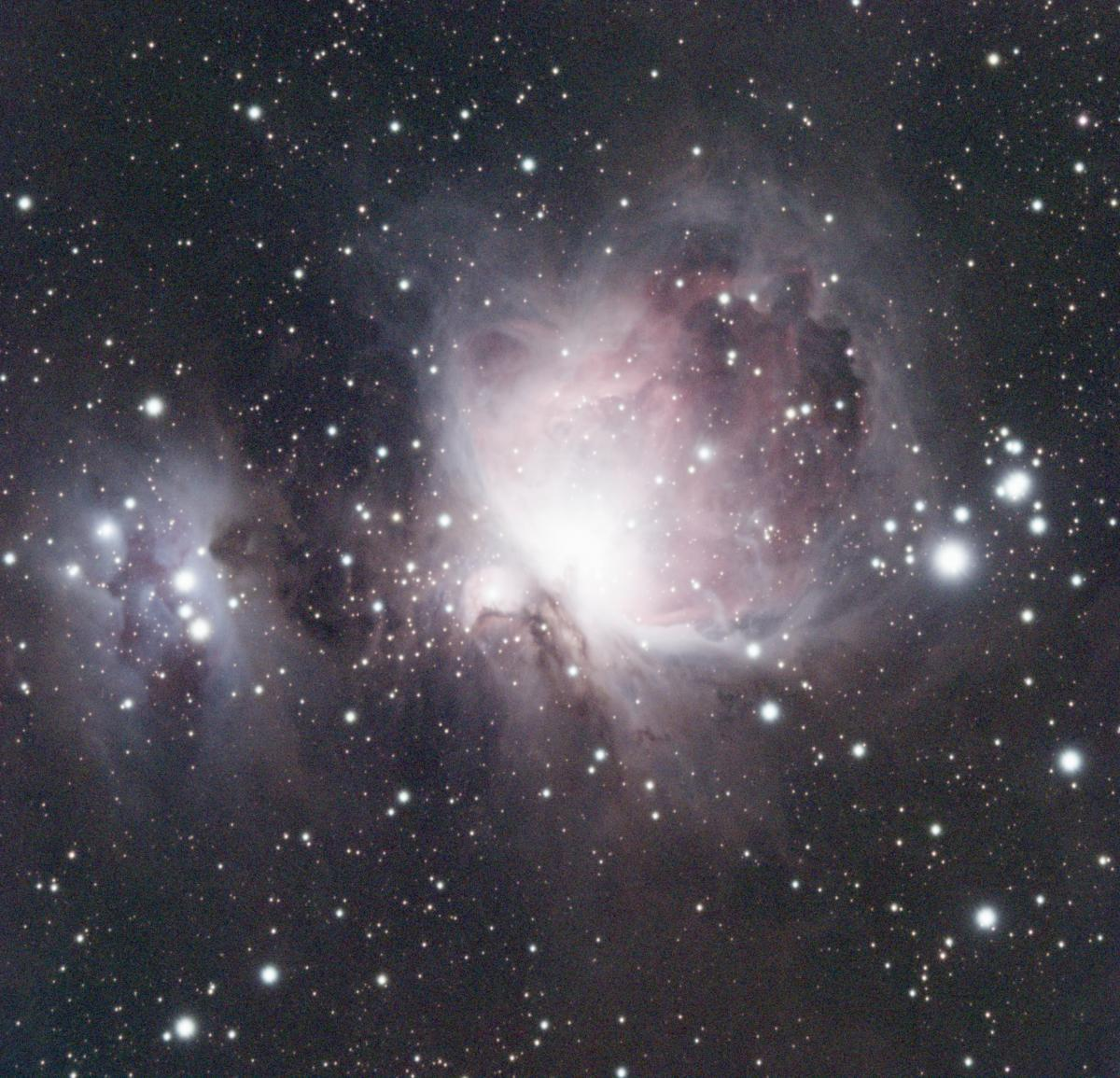 M42 猎户座大星云，是一个位于猎户座的弥漫星云，距离地球大约1344光年。单张RGB 30s~60s若干，共计3.7小时曝光